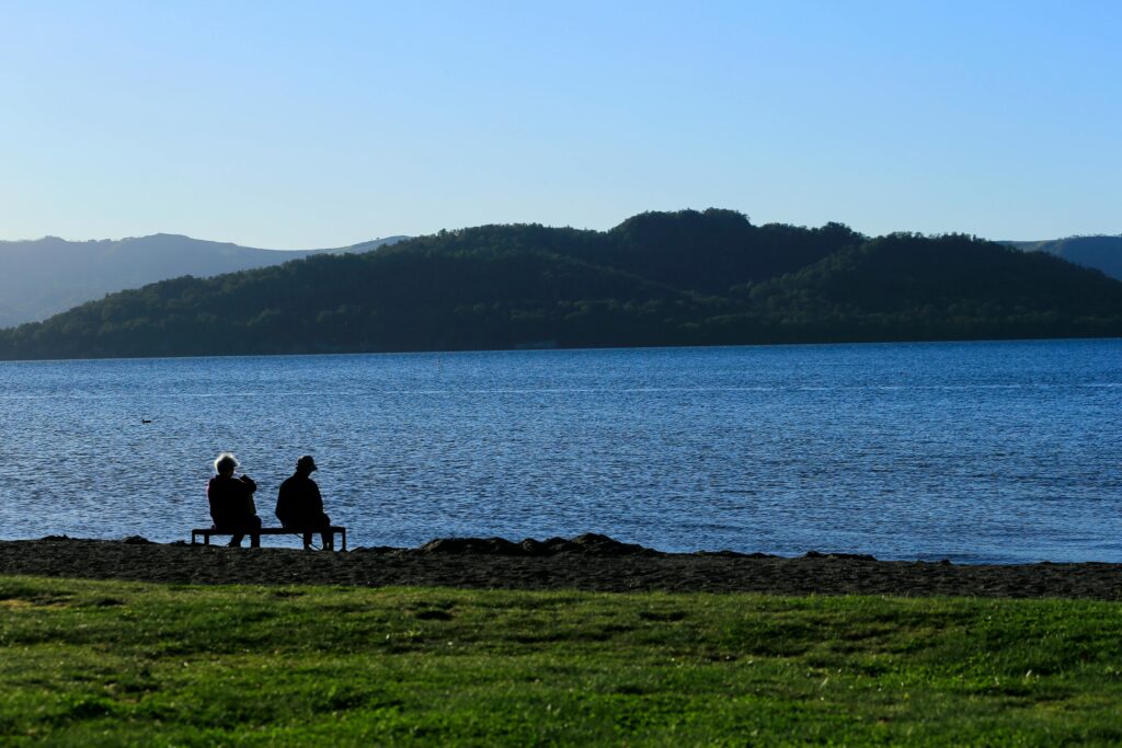 Por qué fingir que estás bien te está rompiendo por dentro